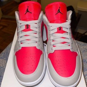 Woman’s air Jordan 1 low size 9.5